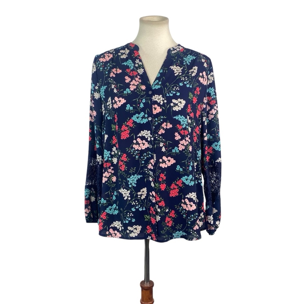 Woman’s Charter Club floral long sleeve button down shirt size S